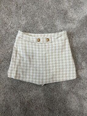 Zara Cream and Beige Houndstooth Tweed Skort with Gold Buttons